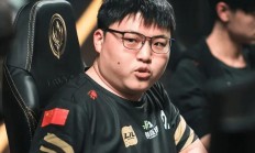  Uzi回归赛场，突破纪录首场状态亮眼，湖人观众沸腾！