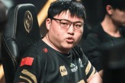  Uzi回归赛场，突破纪录首场状态亮眼，湖人观众沸腾！